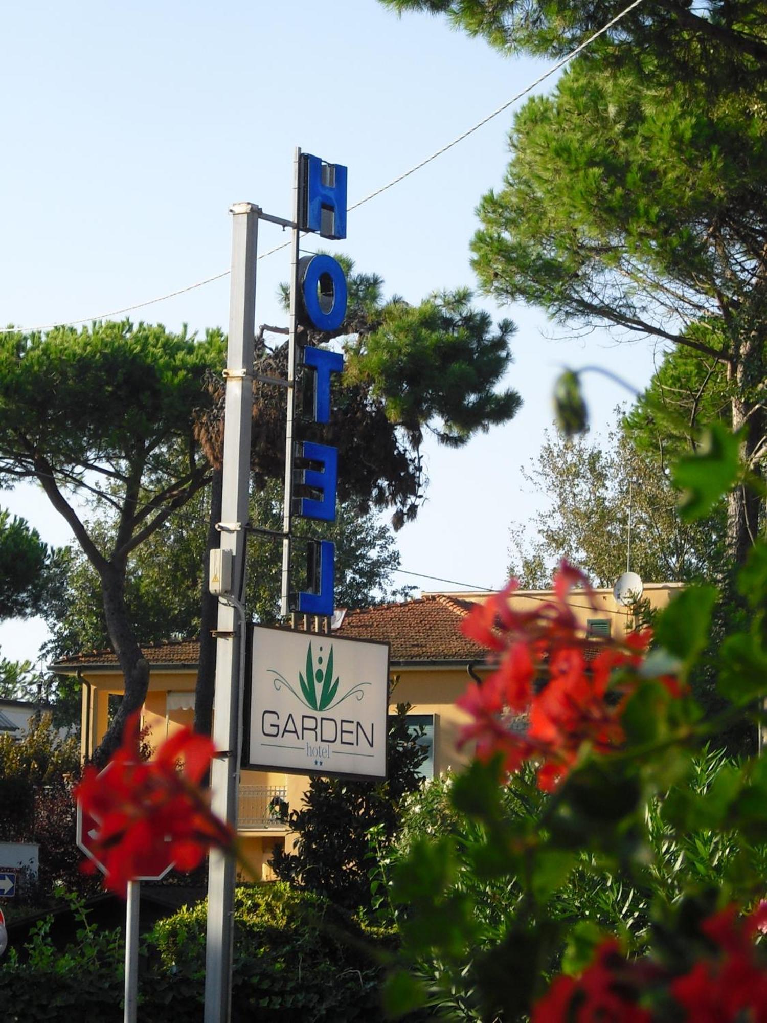 Hotel Garden Tirrenia Exterior foto
