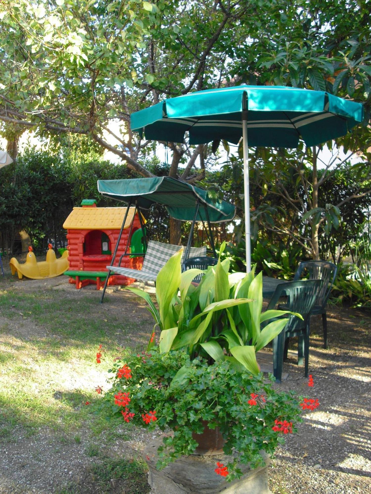 Hotel Garden Tirrenia Exterior foto